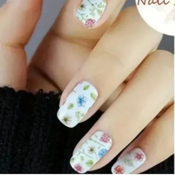 3 FOR $13 🔥 Trendy Self Adhesive Nails Wrap - Picture 5 of 5